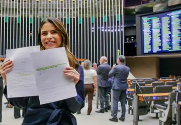 Yandra Moura comemora liberação de R$ 10 bilhões para estados e municípios