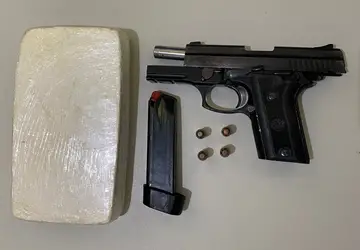 Cope intercepta ex-presidiário e apreende pistola e cocaína durante ação no interior do estado