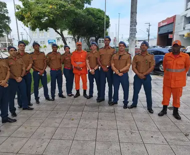 Corpo de Bombeiros realiza trabalho de fiscalização e orientação em lojas do Centro Comercial de Aracaju