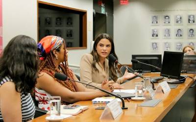 Yandra Moura coordena workshop na Câmara dos Deputados sobre saúde mental e violência política de gênero